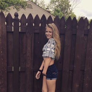 half sleeve crop top